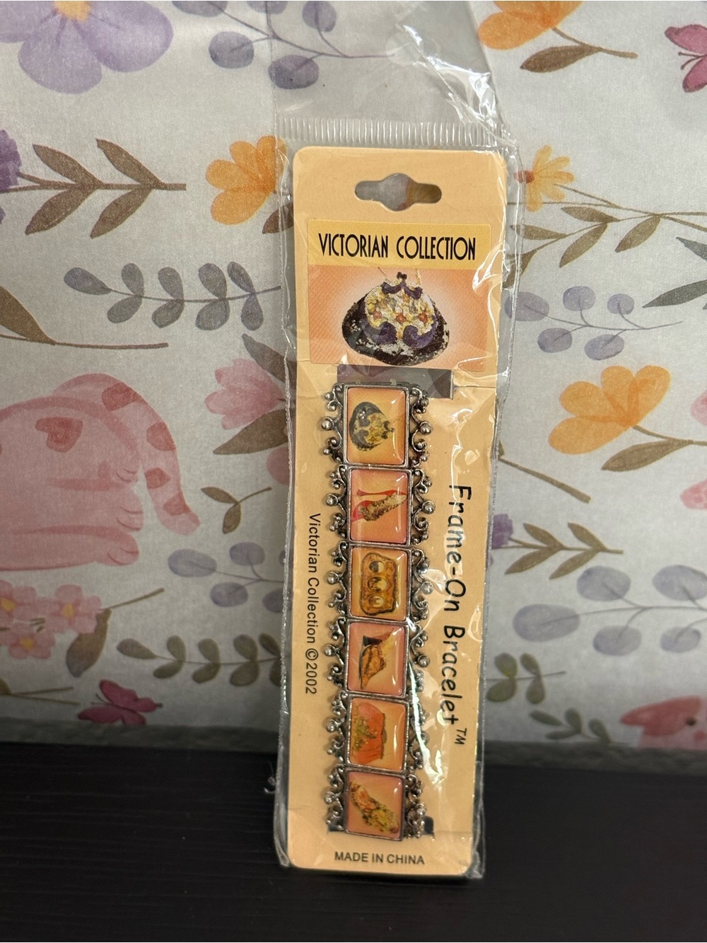Vintage 2002 Victorian Collection Frames picture tile stretch bracelet. NOS